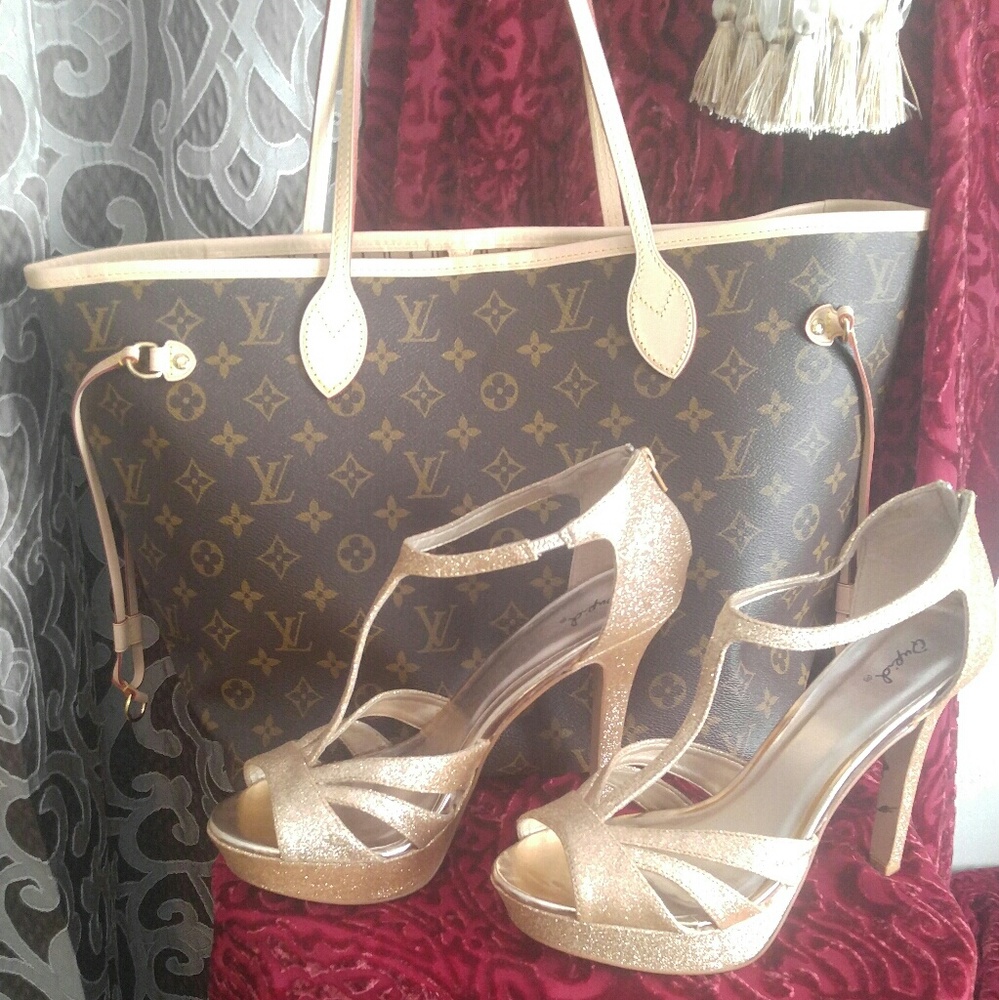 QUPID GOLD GLITTER PLATFORM HEELS!